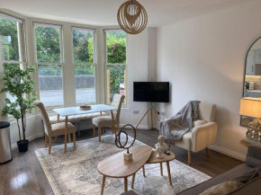 18 North Road Flat 1 by Mia Living Free Parking On Site